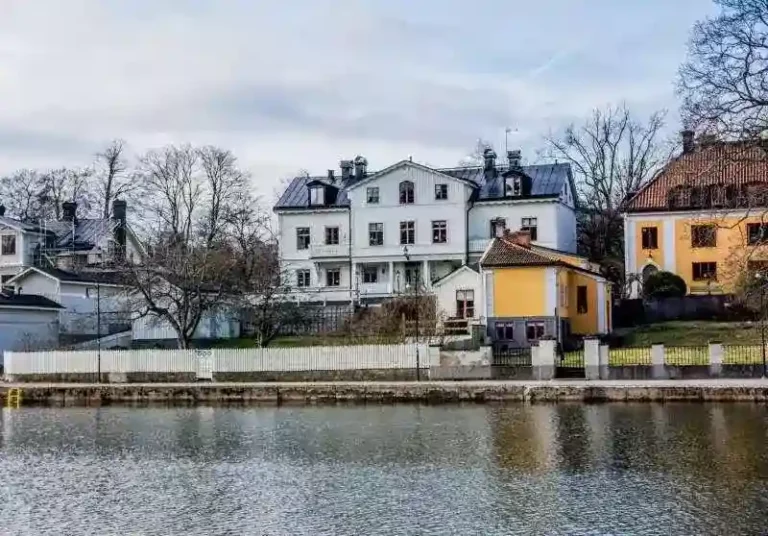 Takläggare i Södertälje
